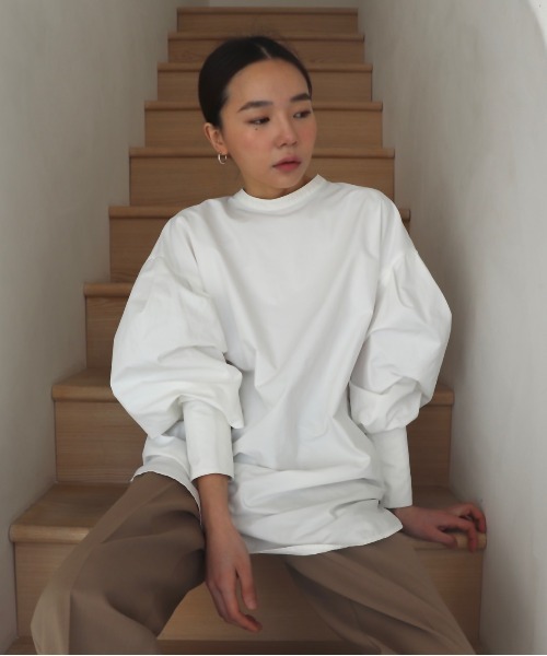 ZOZOMARKET（ゾゾマーケット）の「【nao×ZOZO】しっとり生地のバルーンスリーブロングカフスブラウス（シャツ/ブラウス・レディース・ホワイト/ブラック/グレイッシュベージュ・FREE）」の2枚目の写真