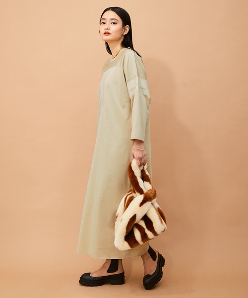 ADAM ET ROPE'(アダムエロペ)の「2WAY ナンバリングワンピース(ワンピース・レディース・スミクロ/ベージュ系その他・FREE)」の4枚目の写真