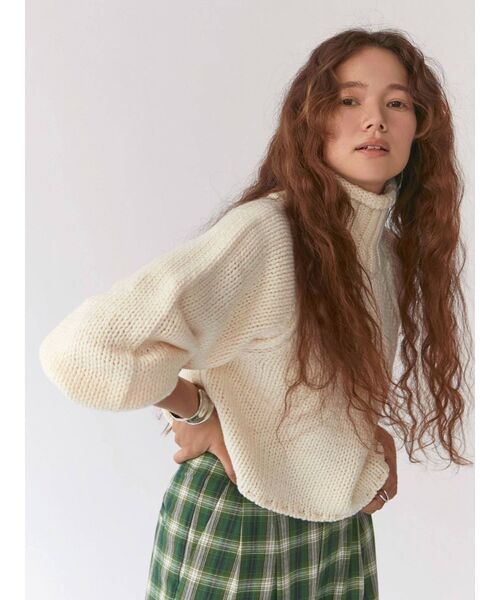 Ungrid(アングリッド)の「ローゲージハイネックショートニット(ニット/セーター・レディース・チャコールグレー/オレンジ/アイボリー・FREE)」の17枚目の写真