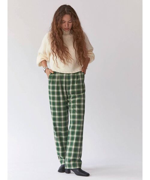 Ungrid(アングリッド)の「ローゲージハイネックショートニット(ニット/セーター・レディース・チャコールグレー/オレンジ/アイボリー・FREE)」の9枚目の写真