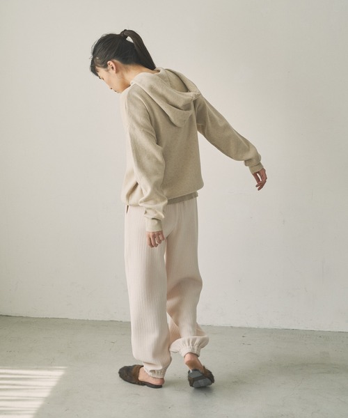 audrey and john wad(オードリーアンドジョンワッド)の「【Audrey and John Wad】カシミヤ混ニットパーカー -ウォッシャブル-(パーカー・レディース・ブラック/レッド/サックスブルー/ライトベージュ/グレイッシュベージュ・FREE)」の8枚目の写真