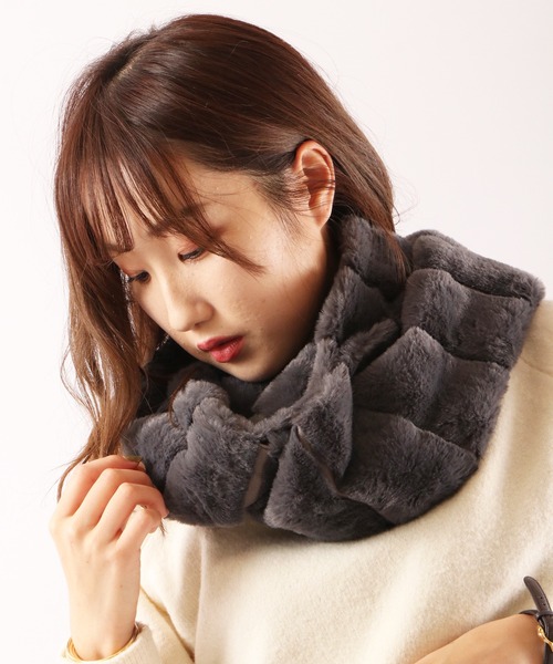 FUNALIVE（ファンアライブ）の「【je crois soi】ふわふわエコファー段々編ロングスヌード（ネックウォーマー/スヌード・レディース・オフホワイト/ワイン/モカ/ピンク/ブラック/ネイビー/チャコールグレー/グレー・FREE）」の3枚目の写真