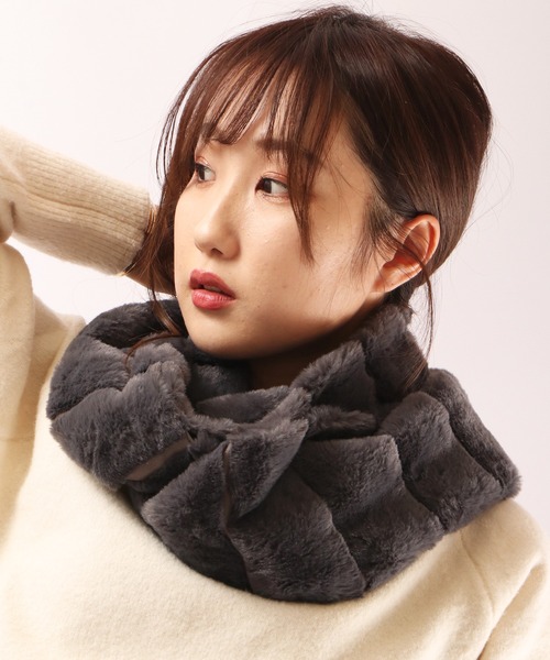 FUNALIVE（ファンアライブ）の「【je crois soi】ふわふわエコファー段々編ロングスヌード（ネックウォーマー/スヌード・レディース・オフホワイト/ワイン/モカ/ピンク/ブラック/ネイビー/チャコールグレー/グレー・FREE）」の15枚目の写真