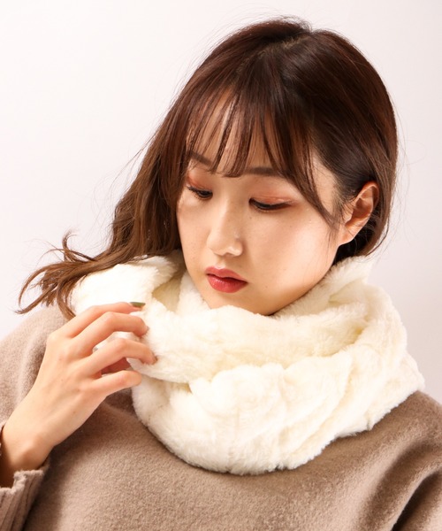 FUNALIVE（ファンアライブ）の「【je crois soi】ふわふわエコファー段々編ロングスヌード（ネックウォーマー/スヌード・レディース・オフホワイト/ワイン/モカ/ピンク/ブラック/ネイビー/チャコールグレー/グレー・FREE）」の9枚目の写真