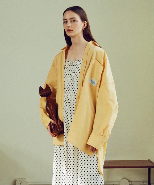 MILKFED.(ミルクフェド)の「EMBROIDERED STENCIL LOGO SHIRT(シャツ/ブラウス・レディース・ライトブルー/ブラック/イエロー/ホワイト・ONE SIZE)」の1枚目の写真