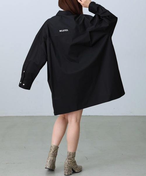 MILKFED.(ミルクフェド)の「EMBROIDERED STENCIL LOGO SHIRT(シャツ/ブラウス・レディース・ライトブルー/ブラック/イエロー/ホワイト・ONE SIZE)」の22枚目の写真