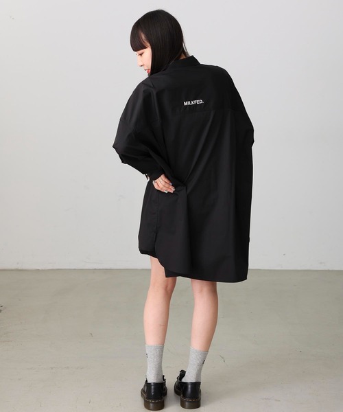 MILKFED.(ミルクフェド)の「EMBROIDERED STENCIL LOGO SHIRT(シャツ/ブラウス・レディース・ライトブルー/ブラック/イエロー/ホワイト・ONE SIZE)」の16枚目の写真