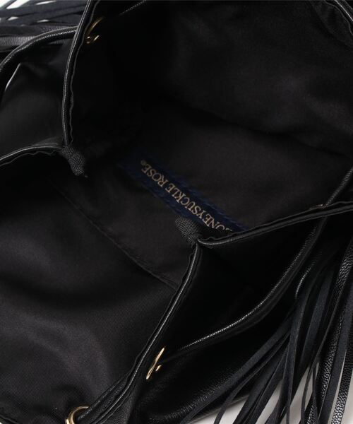 Right-on（ライトオン）の「【HONEYSUCKLE ROSE】フリンジショルダーバッグ（ショルダーバッグ・レディース・ブラック/ライトブラウン・ONE SIZE）」の3枚目の写真