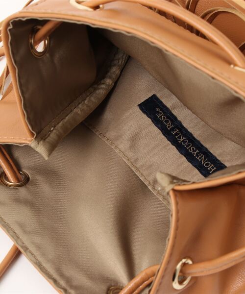 Right-on（ライトオン）の「【HONEYSUCKLE ROSE】フリンジショルダーバッグ（ショルダーバッグ・レディース・ブラック/ライトブラウン・ONE SIZE）」の7枚目の写真