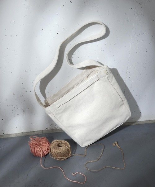 ROOTOTE(ルートート)の「ルートート/2way ショルダー付き アップサイクルテキスタイル SN.スクエア.リサイクルコットン-A(ショルダーバッグ・レディース・アイボリー/チャコールグレー・FREE)」の14枚目の写真