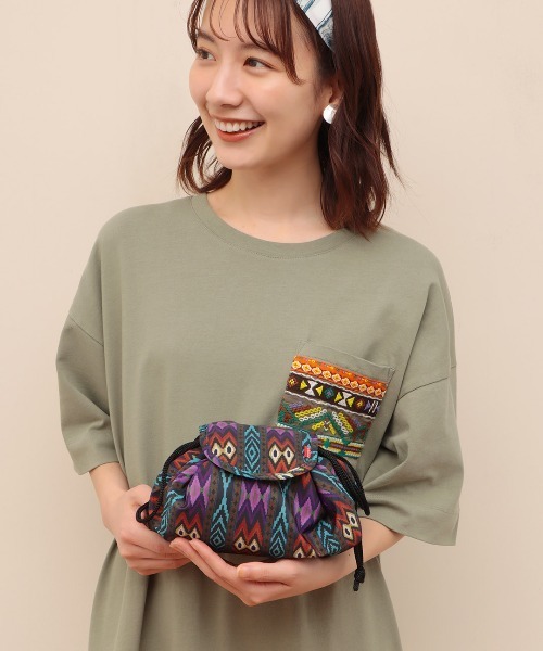 チチカカ(チチカカ)の「ラウンド巾着ポーチ(ポーチ・レディース・パープル/ブラウン/ブルー・28)」の10枚目の写真