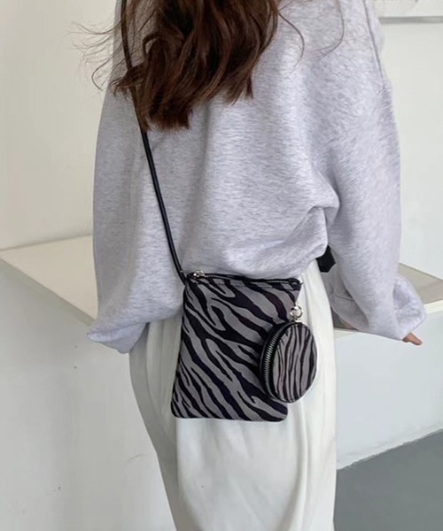 me+em select(ミームセレクト)の「【 ゼブラ / レオパード 】まるポーチ付きスクエアショルダーバッグ(ショルダーバッグ・レディース・ブラック/グレー/ブラウン/ブラック系/ブラウン系・FREE)」の4枚目の写真