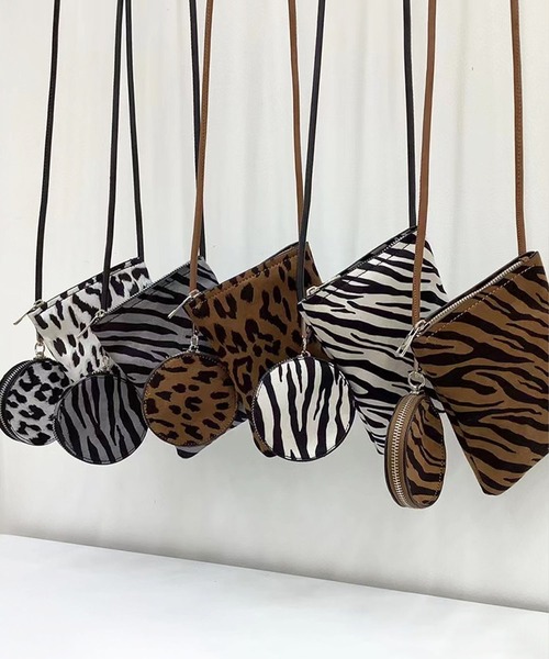 me+em select(ミームセレクト)の「【 ゼブラ / レオパード 】まるポーチ付きスクエアショルダーバッグ(ショルダーバッグ・レディース・ブラック/グレー/ブラウン/ブラック系/ブラウン系・FREE)」の2枚目の写真