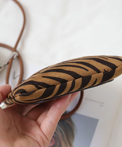 me+em select(ミームセレクト)の「【 ゼブラ / レオパード 】まるポーチ付きスクエアショルダーバッグ(ショルダーバッグ・レディース・ブラック/グレー/ブラウン/ブラック系/ブラウン系・FREE)」の19枚目の写真