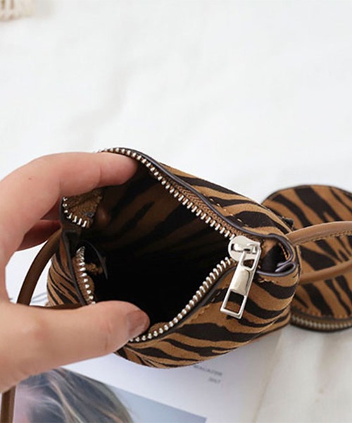 me+em select(ミームセレクト)の「【 ゼブラ / レオパード 】まるポーチ付きスクエアショルダーバッグ(ショルダーバッグ・レディース・ブラック/グレー/ブラウン/ブラック系/ブラウン系・FREE)」の10枚目の写真