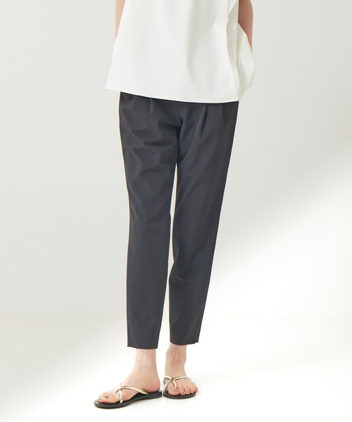 qualite（カリテ）の「2WAYストレッチタックパンツ（スラックス・レディース・オフホワイト/ブラック/カーキ/モカ/スモークピンク・32/40/34/38/36）」の3枚目の写真