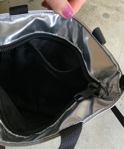 MEI(メイ)の「MEI:METALLIC MINI TOTE メタリック ミニトート(トートバッグ・レディース・シルバー/ゴールド・FREE)」の9枚目の写真
