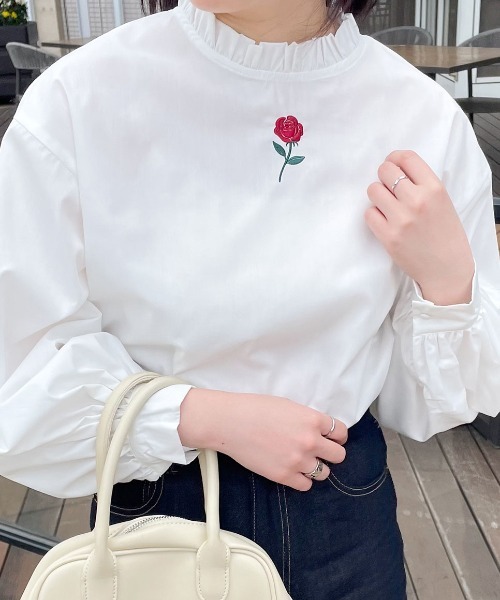 PairPair(ペアペア)の「ローズ刺繍ブラウス(シャツ/ブラウス・レディース・ブラック/オフホワイト・FREE)」の2枚目の写真