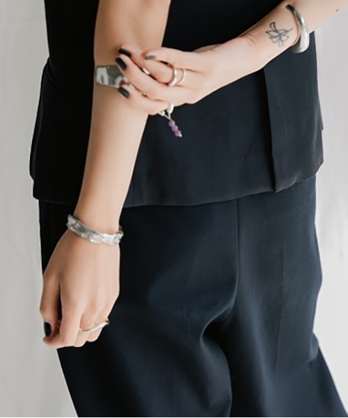 LAPUIS（ラピュイ）の「LAPUIS(ラピュイ)Nuanceバングル（バングル/リストバンド・レディース・シルバー・FREE）」の3枚目の写真