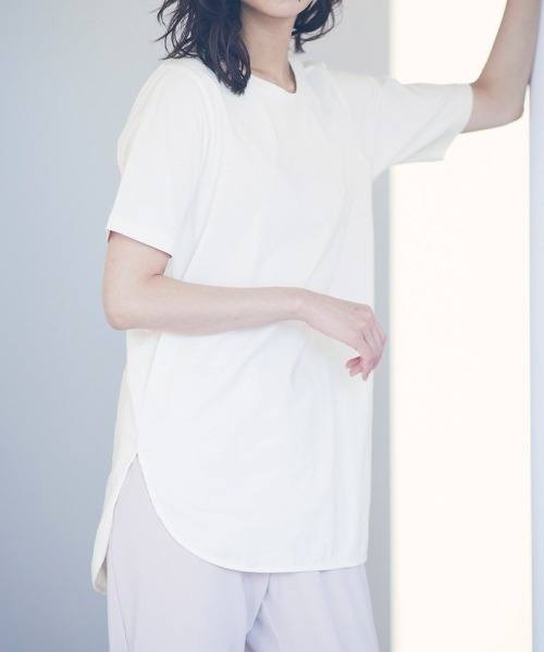 RANAN(ラナン)の「〈Beautiful Cotton 綿100%〉UVカット/接触冷感 ラウンドヘムチュニック(Tシャツ/カットソー・レディース・ブラック/ライトグレー/ネイビー/オフホワイト/グリーン/ダークブルー/イエロー/パープル/チャコール・LL/M/L/3L)」の2枚目の写真