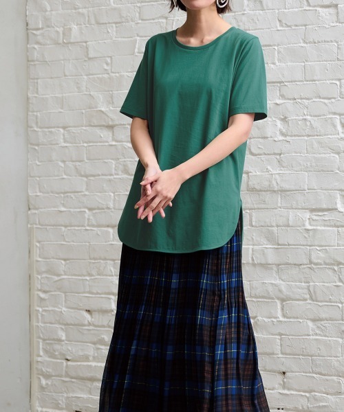 RANAN(ラナン)の「〈Beautiful Cotton 綿100%〉UVカット/接触冷感 ラウンドヘムチュニック(Tシャツ/カットソー・レディース・ブラック/ライトグレー/ネイビー/オフホワイト/グリーン/ダークブルー/イエロー/パープル/チャコール・LL/M/L/3L)」の10枚目の写真
