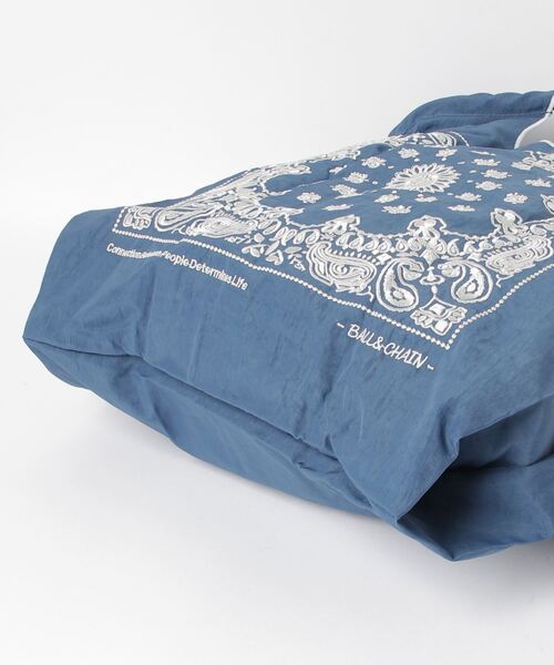 Ball&Chain（ボールアンドチェーン）の「[BALL&CHAIN/ボールアンドチェーン] BANDANA 刺繍デザインナイロントートバッグ（トートバッグ・レディース・ネイビー/ブラック・ONE SIZE）」の5枚目の写真