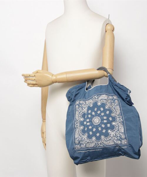 Ball&Chain（ボールアンドチェーン）の「[BALL&CHAIN/ボールアンドチェーン] BANDANA 刺繍デザインナイロントートバッグ（トートバッグ・レディース・ネイビー/ブラック・ONE SIZE）」の4枚目の写真
