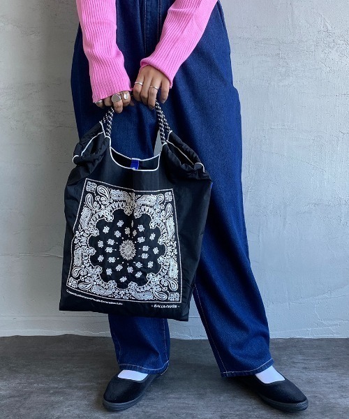 Ball&Chain（ボールアンドチェーン）の「[BALL&CHAIN/ボールアンドチェーン] BANDANA 刺繍デザインナイロントートバッグ（トートバッグ・レディース・ネイビー/ブラック・ONE SIZE）」の2枚目の写真