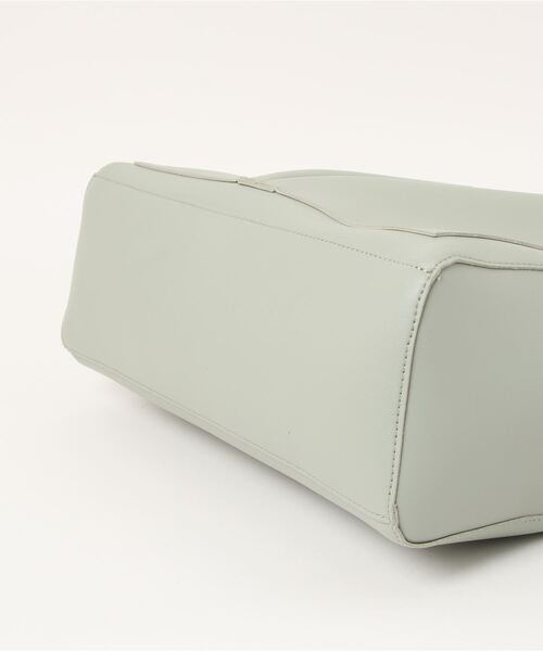 & chouette（アンドシュエット）の「フロントポケット A4対応トート（トートバッグ・レディース・グレイッシュベージュ/ブラック/グレー/ライトグレー/ベージュ/ミント・FREE）」の7枚目の写真