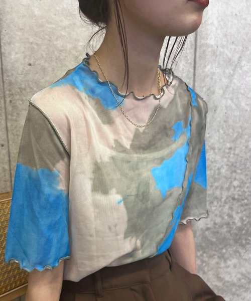 byYOUANCE（バイユアンス）の「シアーメロウプリントT（Tシャツ/カットソー・レディース・ブラック系その他/アニマル/オレンジ系その他/ブルー系その他/その他1/その他2/その他3・FREE）」の2枚目の写真