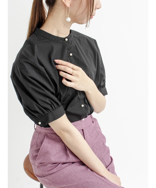 Te chichi（テチチ）の「パール釦バンドカラーシャツ（シャツ/ブラウス・レディース・ブラック/ベージュ/オフホワイト/チャコール・ﾌﾘ-）」の9枚目の写真