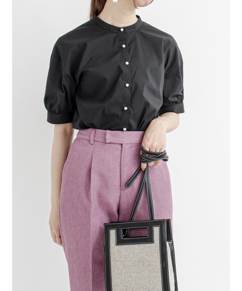 Te chichi（テチチ）の「パール釦バンドカラーシャツ（シャツ/ブラウス・レディース・ブラック/ベージュ/オフホワイト/チャコール・ﾌﾘ-）」の10枚目の写真