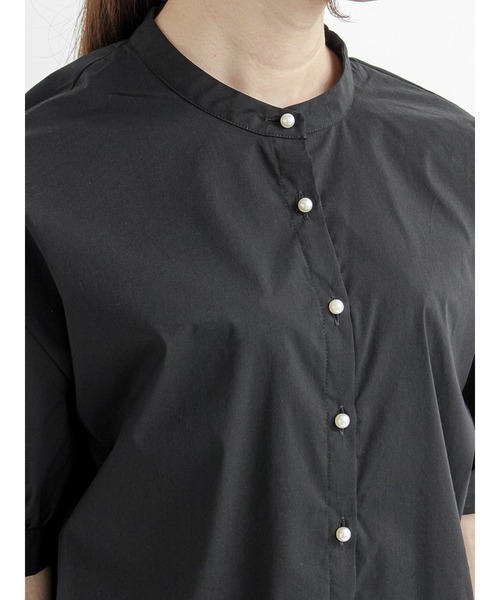 Te chichi（テチチ）の「パール釦バンドカラーシャツ（シャツ/ブラウス・レディース・ブラック/ベージュ/オフホワイト/チャコール・ﾌﾘ-）」の13枚目の写真
