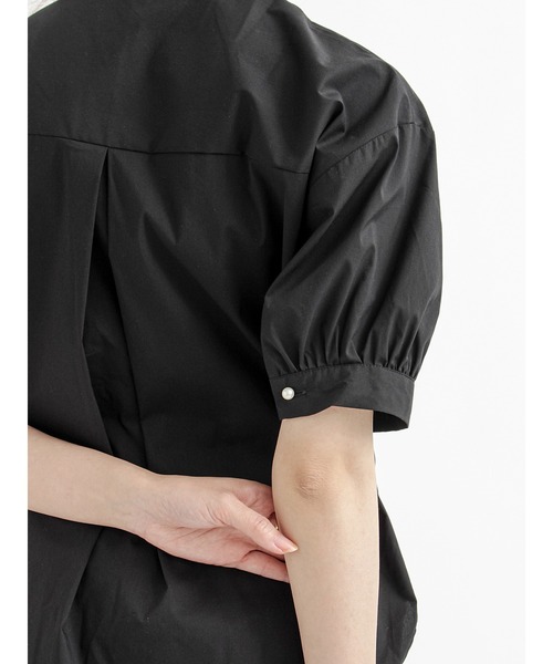 Te chichi（テチチ）の「パール釦バンドカラーシャツ（シャツ/ブラウス・レディース・ブラック/ベージュ/オフホワイト/チャコール・ﾌﾘ-）」の14枚目の写真