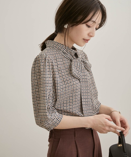 VIS(ビス)の「【EASY CARE】【リボン取り外し可能】柄&無地リボンブラウス(シャツ/ブラウス・レディース・ブラック系その他/キナリ/ベージュ系その他2/レッド・FREE)」の4枚目の写真