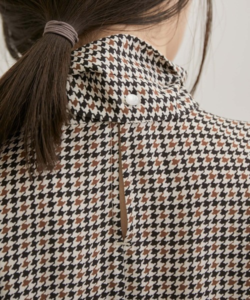 VIS(ビス)の「【EASY CARE】【リボン取り外し可能】柄&無地リボンブラウス(シャツ/ブラウス・レディース・ブラック系その他/キナリ/ベージュ系その他2/レッド・FREE)」の17枚目の写真