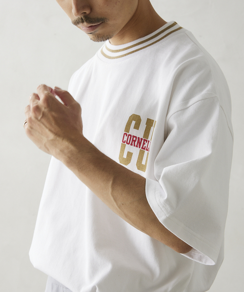 JOURNAL STANDARD relume(ジャーナルスタンダード レリューム)の「【CORNELL / コーネル】別注 カレッジプリントTシャツ 3(Tシャツ/カットソー・メンズ・ホワイト/ネイビー/キャメル・MEDIUM/LARGE)」の2枚目の写真