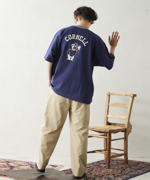 JOURNAL STANDARD relume(ジャーナルスタンダード レリューム)の「【CORNELL / コーネル】別注 カレッジプリントTシャツ 3(Tシャツ/カットソー・メンズ・ホワイト/ネイビー/キャメル・MEDIUM/LARGE)」の4枚目の写真