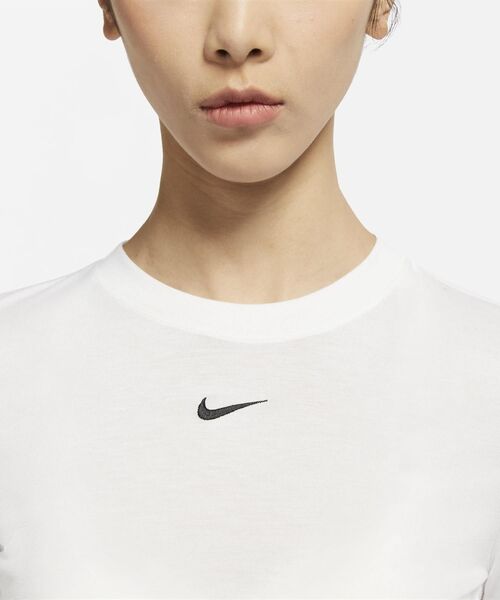 NIKE（ナイキ）の「ナイキ スポーツウェア エッセンシャル ウィメンズ クロップトップ / Nike Sportswear Essential Women's Crop Top（Tシャツ/カットソー・レディース・ホワイト/ブラック・S/M/XL/XS/L）」の7枚目の写真