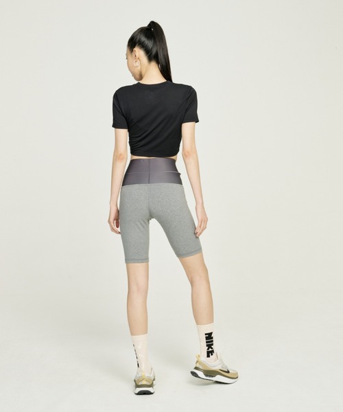 NIKE（ナイキ）の「ナイキ スポーツウェア エッセンシャル ウィメンズ クロップトップ / Nike Sportswear Essential Women's Crop Top（Tシャツ/カットソー・レディース・ホワイト/ブラック・S/M/XL/XS/L）」の10枚目の写真