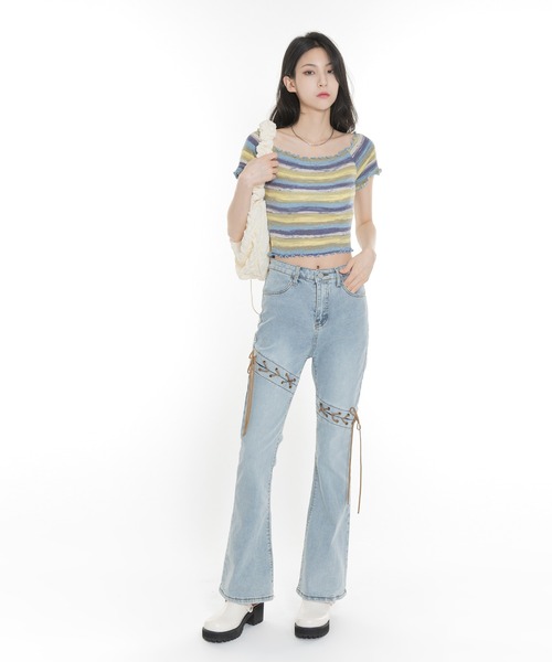 FOLLOWIN（フォロウィン）の「エンボス加工ストリングシャーリンクロスバッグ（ショルダーバッグ・レディース・アイボリー/ブラック・ONE SIZE）」の8枚目の写真