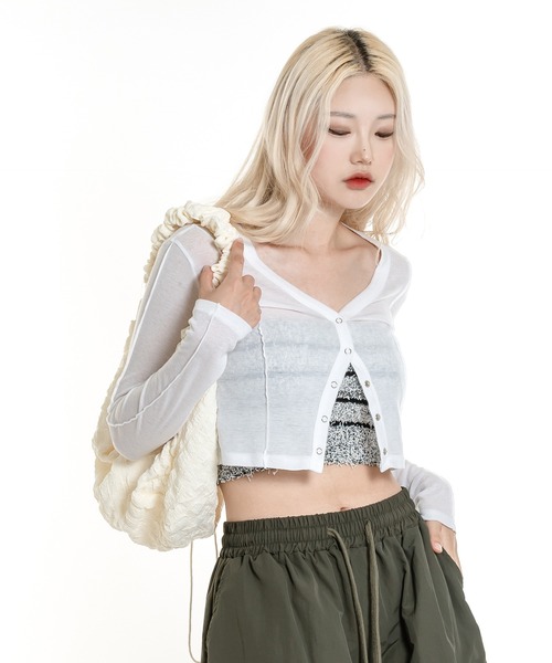 FOLLOWIN（フォロウィン）の「エンボス加工ストリングシャーリンクロスバッグ（ショルダーバッグ・レディース・アイボリー/ブラック・ONE SIZE）」の11枚目の写真