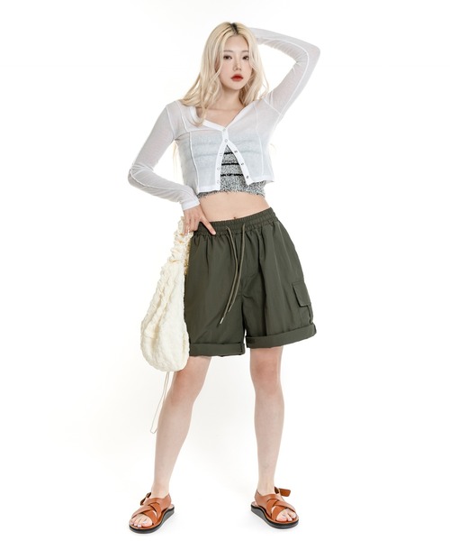 FOLLOWIN（フォロウィン）の「エンボス加工ストリングシャーリンクロスバッグ（ショルダーバッグ・レディース・アイボリー/ブラック・ONE SIZE）」の10枚目の写真