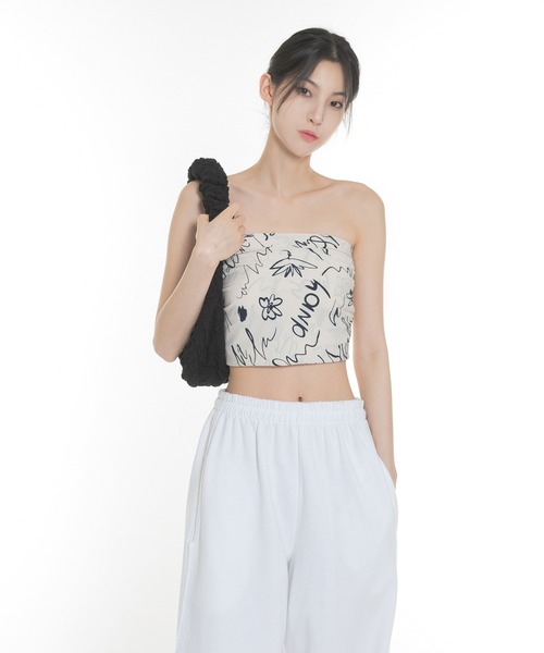 FOLLOWIN（フォロウィン）の「エンボス加工ストリングシャーリンクロスバッグ（ショルダーバッグ・レディース・アイボリー/ブラック・ONE SIZE）」の19枚目の写真