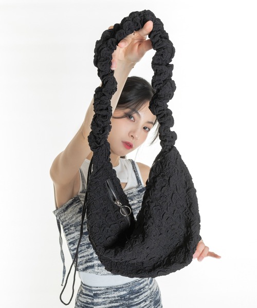 セール】エンボス加工ストリングシャーリンクロスバッグ