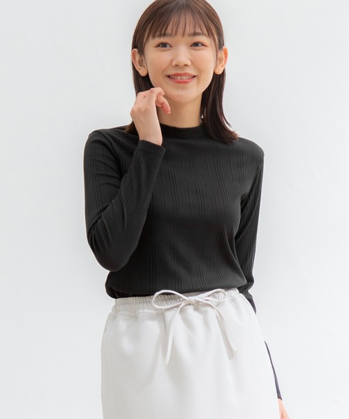 Honeys（ハニーズ）の「ランダムテレコハイネック（Tシャツ/カットソー・レディース・ベージュ/モカ/ブルー/ネイビー/オフホワイト/ブラック/ボルドー・S/M/L）」の3枚目の写真