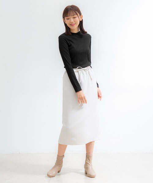 Honeys（ハニーズ）の「ランダムテレコハイネック（Tシャツ/カットソー・レディース・ベージュ/モカ/ブルー/ネイビー/オフホワイト/ブラック/ボルドー・S/M/L）」の8枚目の写真