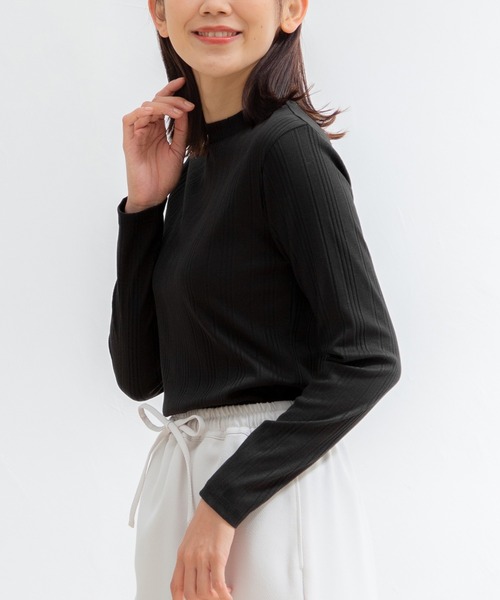 Honeys（ハニーズ）の「ランダムテレコハイネック（Tシャツ/カットソー・レディース・ベージュ/モカ/ブルー/ネイビー/オフホワイト/ブラック/ボルドー・S/M/L）」の18枚目の写真