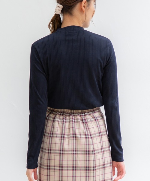 Honeys（ハニーズ）の「ランダムテレコハイネック（Tシャツ/カットソー・レディース・ベージュ/モカ/ブルー/ネイビー/オフホワイト/ブラック/ボルドー・S/M/L）」の16枚目の写真