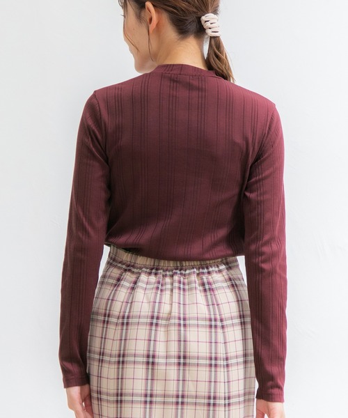 Honeys（ハニーズ）の「ランダムテレコハイネック（Tシャツ/カットソー・レディース・ベージュ/モカ/ブルー/ネイビー/オフホワイト/ブラック/ボルドー・S/M/L）」の9枚目の写真